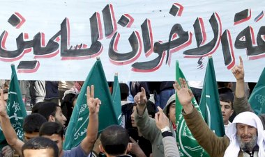 مُختلُّون وخَوَنة.. مفتي الإخوان المعزول وجماعته يناشدون 