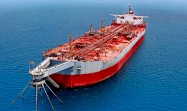 الحوثيون يعرضون حياة الملايين للخطر بسبب سفينة نفط تالفة