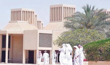 قطريون: المواطنون يعانون من البطالة والوظائف تذهب للأجانب