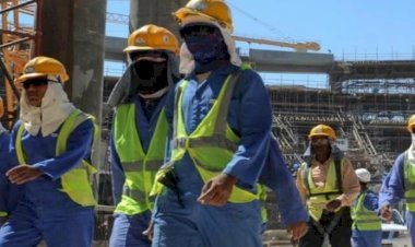 حرمان من الأجور وتركهم فريسة لكورونا.. انتهاكات مستمرة ضد العمالة الأجنبية في قطر