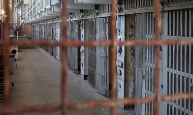 أبرزها «التفتيش العاري».... الجرائم الإنسانية التركية تستمر في السجون