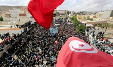 لتدهور الاقتصاد وتفشي الفقر.. غضب شعبي عنيف يجتاح تونس