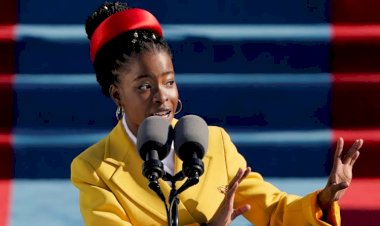 أماندا غورمان.. شاعرة إفريقية خطفت الأضواء في حفل تنصيب بايدن