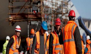 الحكومة التركية تتجاهل استغاثات عمال البناء بعد وقف رواتبهم 3 أشهر