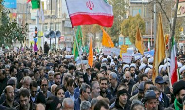 مناورة سياسية.. أحزاب إيران تتنصل من الشيعة لخوض الانتخابات المقبلة