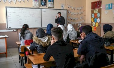 الأزمة تتصاعد.. مظاهرات عارمة بشوارع أنقرة للمعلمين الأتراك