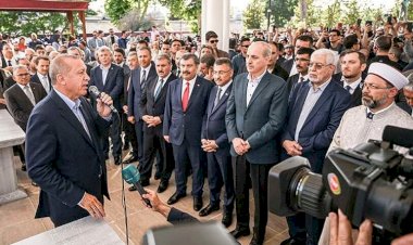 غضب فنانين أتراك ضد سياسات أردوغان وتوغل اللاجئين الأفغان في إسطنبول