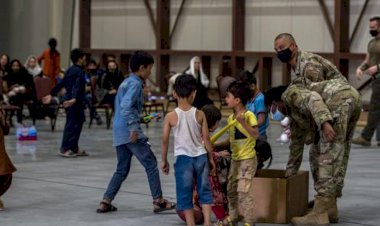 توقفت الخدمات وتصاعدت أزماتهم.. القلق يجتاح اللاجئين الأفغان في قطر