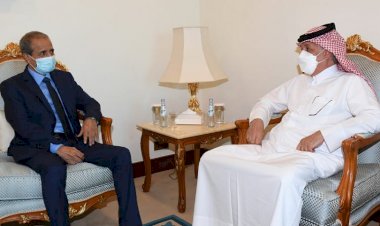 ما السر وراء لقاء وزير الخارجية القطري والقائم بأعمال السفير اليمني؟