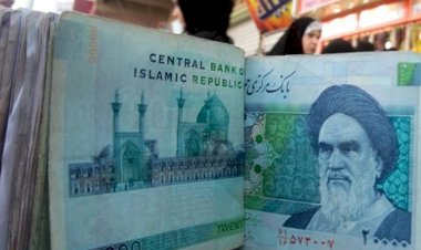 مئة يوم من الانهيار.. العملة الإيرانية تفقد 30% من قيمتها خلال حكم رئيسي