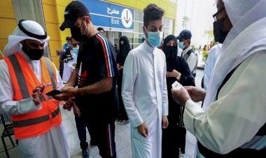 تزايُد مخيف في إصابات كورونا بالدوحة وأوميكرون يزيد معاناة الشعب.. إلى أين تصل قطر؟