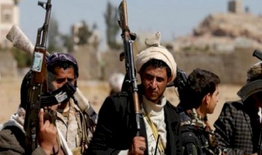 الحوثي تسرق مساعدات غذائية ومالية للشعب اليمني قبل رمضان