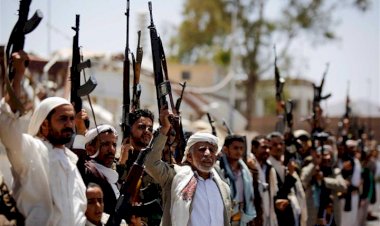 كاتب يمني يكشف مخطط الإخوان والحوثيين باستخدام اللجان الإعلامية لهدم استقرار الجنوب