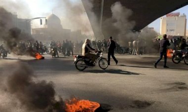 إيران.. مقتل أميني في قسم شرطة يثير احتجاجات شعبية ضد الملالي