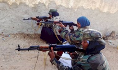 الصومال.. بـ الكلاشينكوف نساء قررن تحرير أنفسهن من إرهاب حركة الشباب