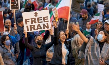 الاحتجاجات تُلقي بظلالها على المنتخب الإيراني.. فهل يُمنع من المشاركة في المونديال؟