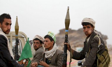 اليمن.. مهاجمة سفينة يونانية تكشف خطورة إرهاب الحوثي على الملاحة البحرية