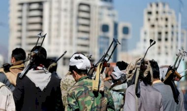 بعد الحكم بإعدام عشرات العسكريين.. كيف يتخلص الحوثي من معارضيه بمحاكمات جائرة؟