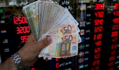 انخفاض العملة الوطنية وارتفاع الأسعار يثير غضب الإيرانيين