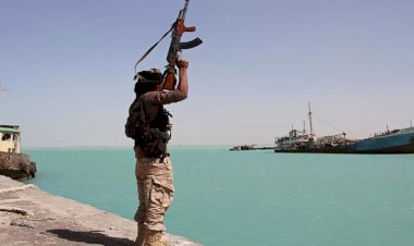 استمرار ميليشيا الحوثي في إرهاب الممرات الملاحية باليمن.. ما التفاصيل؟