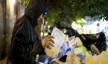 اللاجئون السوريون ينبشون القمامة في لبنان لإطعام أسرهم