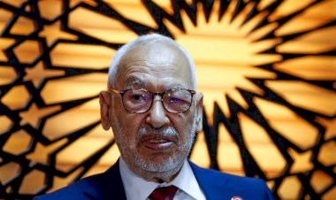 قاضٍ تحقيق تونسي يأمر بسجن راشد الغنوشي القائد الإخواني بتهمة التآمر على الدولة