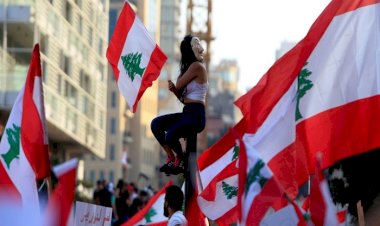 لمواجهة الكارثة الاقتصادية.. نساء لبنان يكسرن حاجز التقاليد ويتجهن للبحر