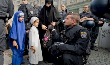 ضربة كل عام.. ألمانيا تحاصر المتطرفين وتضيق الخناق على إيران والإخوان بحظر أنشطتهم