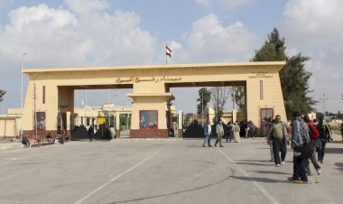 الأوضاع تتأزم في غزة.. تواصل المساعدات من خلال معبر رفح بدعم من الدول العربية