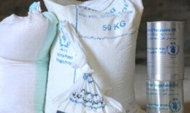 بسلع منتهية الصلاحية.. كيف يواجه الفقراء في اليمن الأزمات المعيشية؟