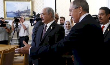 عقب زيارات متتالية.. ما تداعيات التقارب الروسي من طرفي الصراع في ليبيا والهدف من ذلك؟