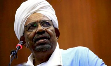 تداعيات صحية.. نقل البشير إلى مستشفى في مروي وسط تحرك جماعي للقيادات