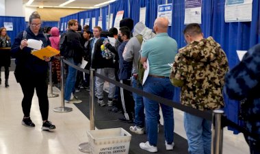 بين نار الصناديق ونظريات المؤامرة.. هل تهتز ثقة الأمريكيين في الديمقراطية؟