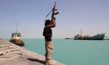 وضاح بن عطيه :  تداعيات اقتصادية خطيرة لهجمات الحوثي في البحر الأحمر