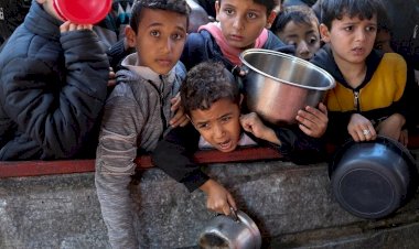 معاناة غزة تحت الحصار.. خيام تغرق وأطفال يعانون