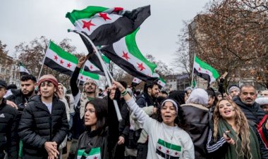 ما بين تعليق طلبات اللجوء وبدأ الترحيل.. السوريون في الغرب يواجهون المجهول