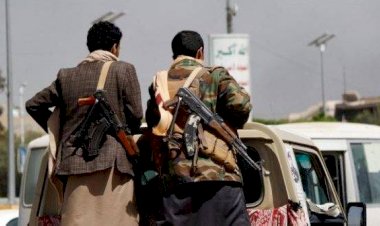 محلل سياسي : الضغوط الحوثية على الملاحة البحرية تؤدي إلى أزمة اقتصادية خانقة في اليمن