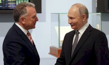 ترامب يضغط من الخلف: مبعوثه يُفاوض بوتين وزيلينسكي يرفض خطة السلام