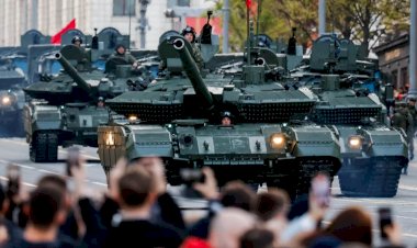 طائرات أوكرانية تضرب موسكو عشية احتفالات يوم النصر.. وتعليق الرحلات الجوية في العاصمة