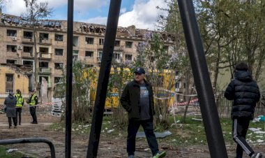 بعد مكالمة مع زيلينسكي.. ترامب يدفع نحو وقف نار مدته 30 يومًا ويهدد روسيا بعقوبات