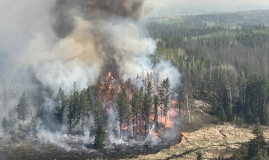 موسم الحرائق يشتد في كندا.. 400 منزل مدمّر و15 ألف نازح في ساسكاتشوان
