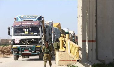 الخبز أغلى من الحياة.. شاحنات الغذاء في غزة تتحول إلى نعش جماعي.. ما القصة؟