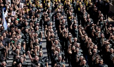 لبنان على صفيح ساخن.. الحكومة تُناقش خطة لنزع سلاح حزب الله وسط تهديدات بالانسحاب الوزاري