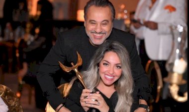 إيهاب فهمي يحتفل بجائزة إش إش في مهرجان الفضائيات العربية