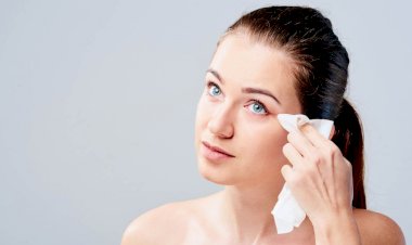 طرق آمنة وفعّالة لإزالة المكياج دون الإضرار بالبشرة.. بشرتك تستحق العناية