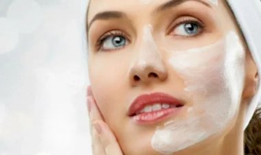 أفضل الوصفات الطبيعية لتفتيح البشرة بفعالية وأمان