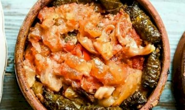 طريقة عمل طاجن ورق العنب بالكوارع بخطوات سهلة ومذاق مصري أصيل