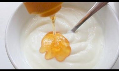 سر الجمال الطبيعي.. كيف يمنحك مزيج العسل والزبادي بشرة مشرقة ونضرة دون تكلفة؟