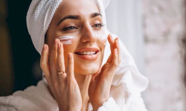 سر الجمال الليلي.. خطوات بسيطة لبشرة ناعمة ومشرقة