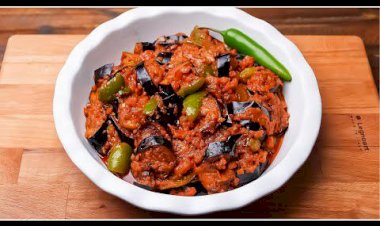 طاجن الدجاج بالمسقعة.. وجبة شهية بمذاق شرقي مميز